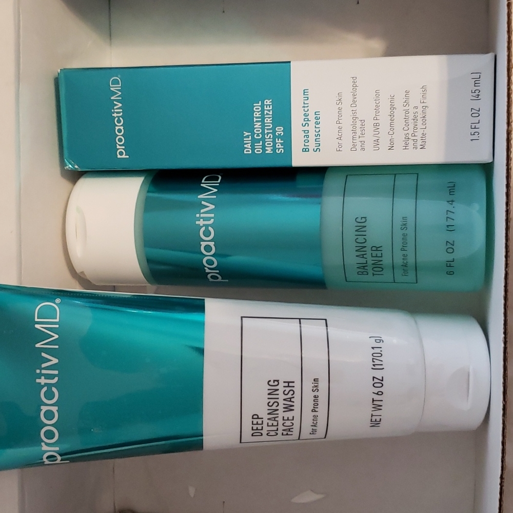 PROACTIVE MD CUSTOM KIT. 6oz Face Wash 6oz. BALANCING Toner 1.5 oz. DAILY MOISTU